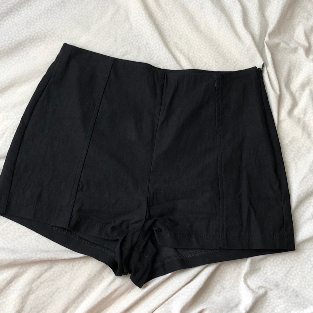 Black shortyshort shorts